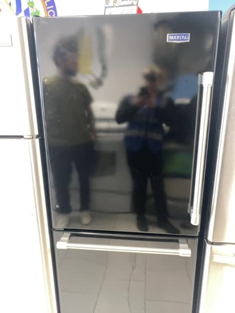 LG 30" Top freezer Black - Refurbished