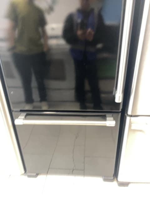 LG 30" Top freezer Black - Refurbished 2