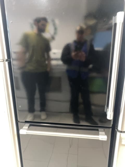 LG 30" Top freezer Black - Refurbished 3